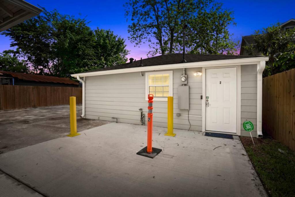 Cosmic Studio At North Downtown Villa Houston Exterior foto